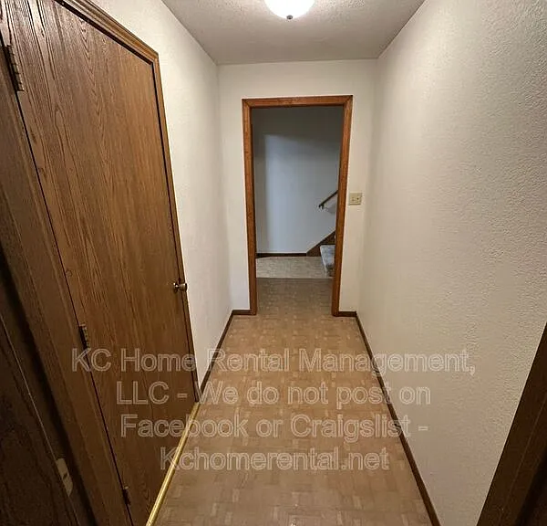 735 NE Barnes Dr #B — Photo 30