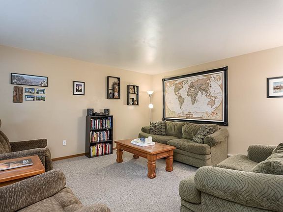 3rd image of 208 Heathermoor Dr