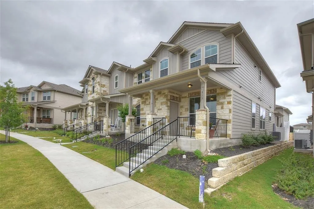 3 bed, 2.5 bath, 1782 sqft, $1,999 — Photo 1