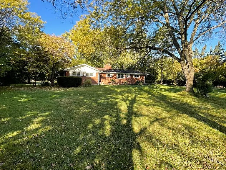 3212 Charing Cross Rd — Photo 49