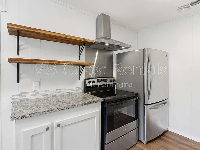 20 Martha Ave — Photo 11