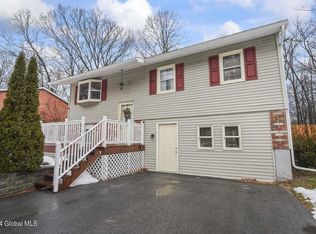 32 Ferndell Spring Dr, Saratoga Springs, NY 12866
