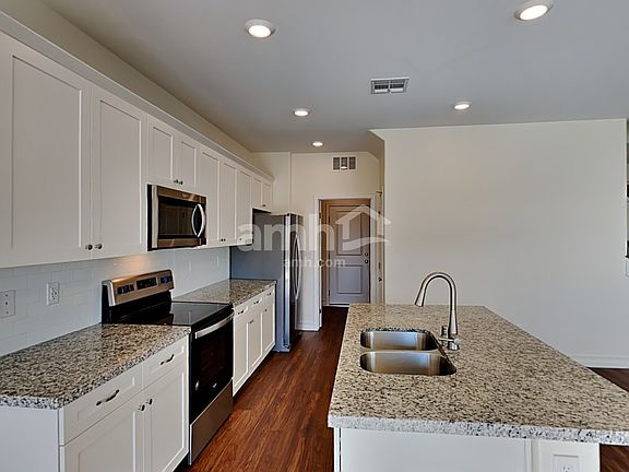 3rd image of 5842 Petronius St