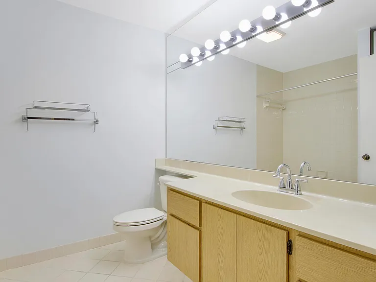 111 Seashore Dr — Photo 17