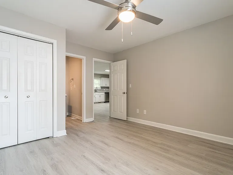 428 Bashford Rd — Photo 2