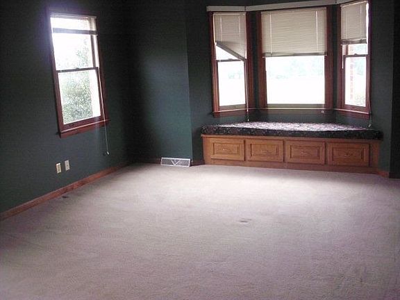 3rd image of 3015 Breezewood Dr