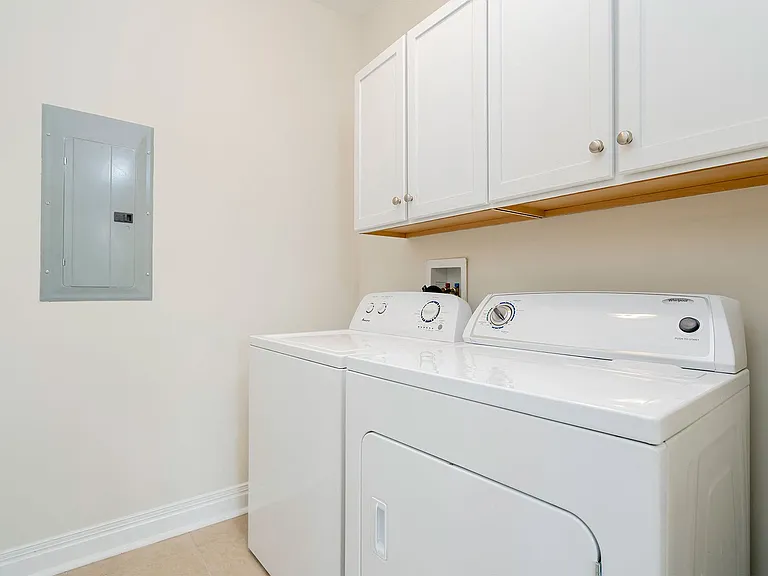 Harrison Park Apartments — Photo 20