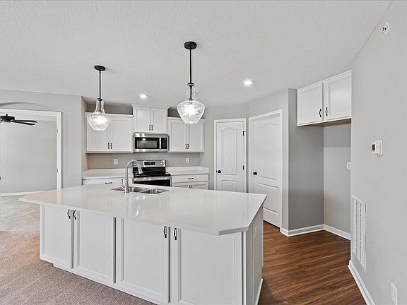 2nd image of 664 Foxhill Dr #9-201