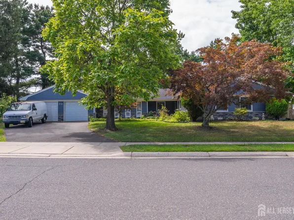 70 Northland Ln, Aberdeen, NJ 07747