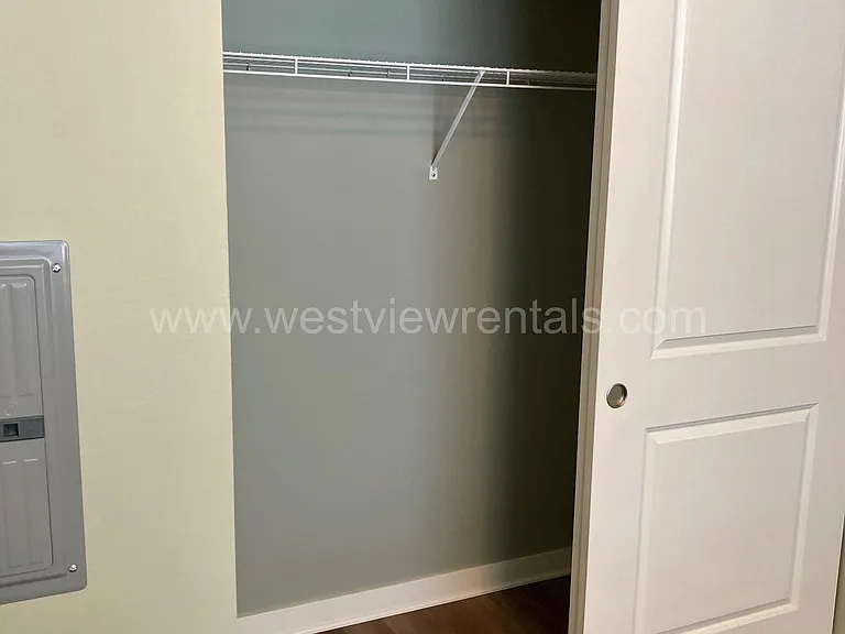 203 E Laurel St — Photo 140