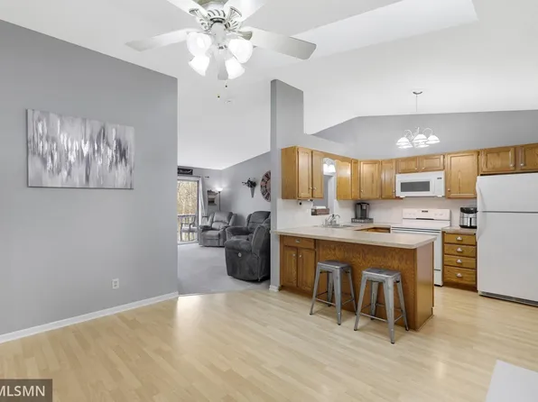 2377 Grenadier Ave N, Oakdale, MN 55128