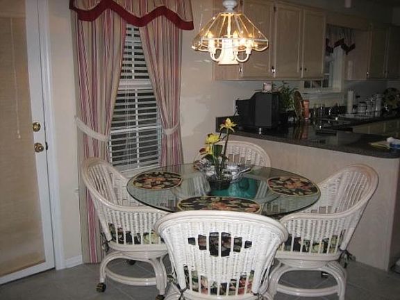 Le Eat-In Kitchen