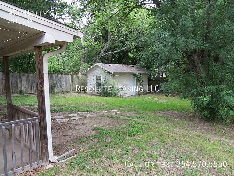 924 Holly St — Photo 24