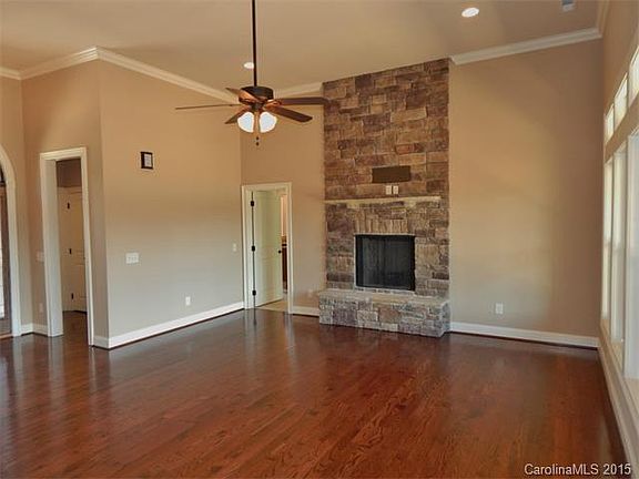3rd image of 110 Jess Ct