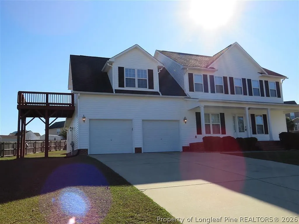 5 bed, 2.5 bath, 2876 sqft, $2,095 — Photo 2