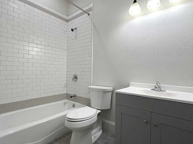 244 E Park Ave #201 — Photo 6