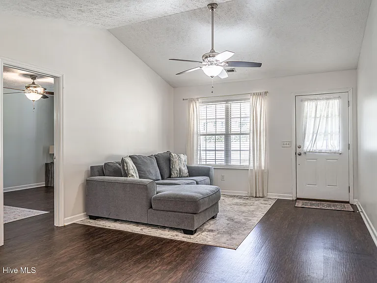 1215 W New Hampshire Ave — Photo 3