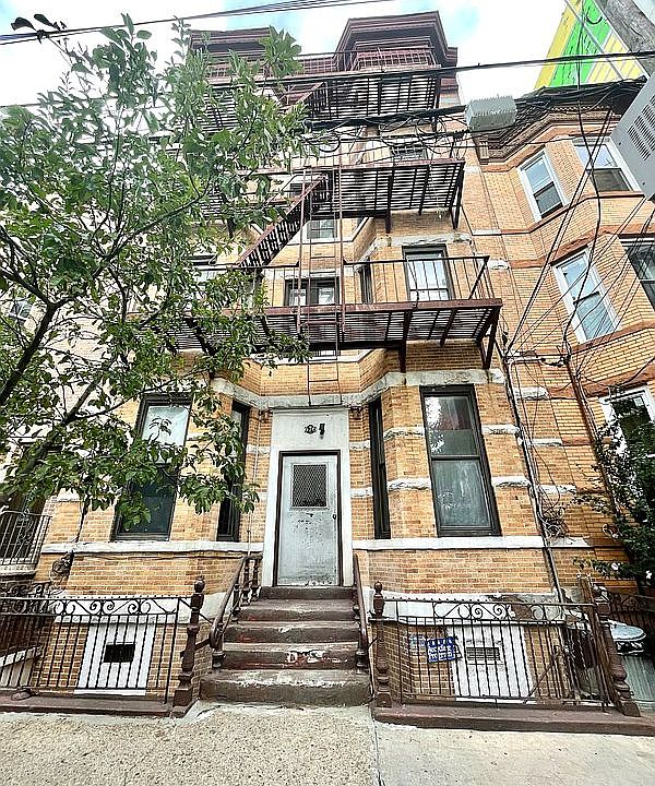 1st image of 676 Union Ave APT 1