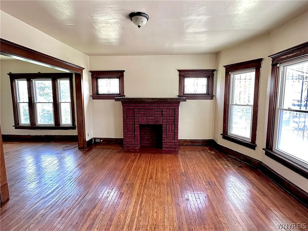 3 bed, 1.0 bath, 2652 sqft, $1,200 — Photo 3