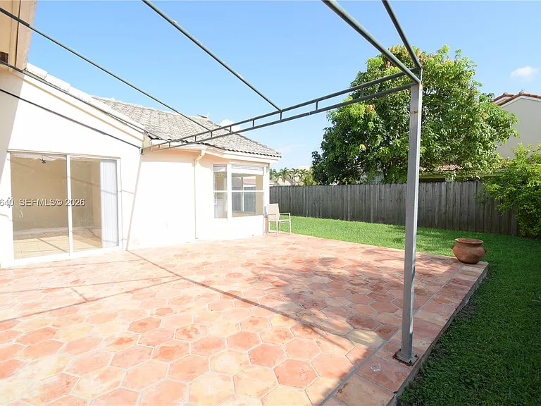 15860 SW 77th St — Photo 5