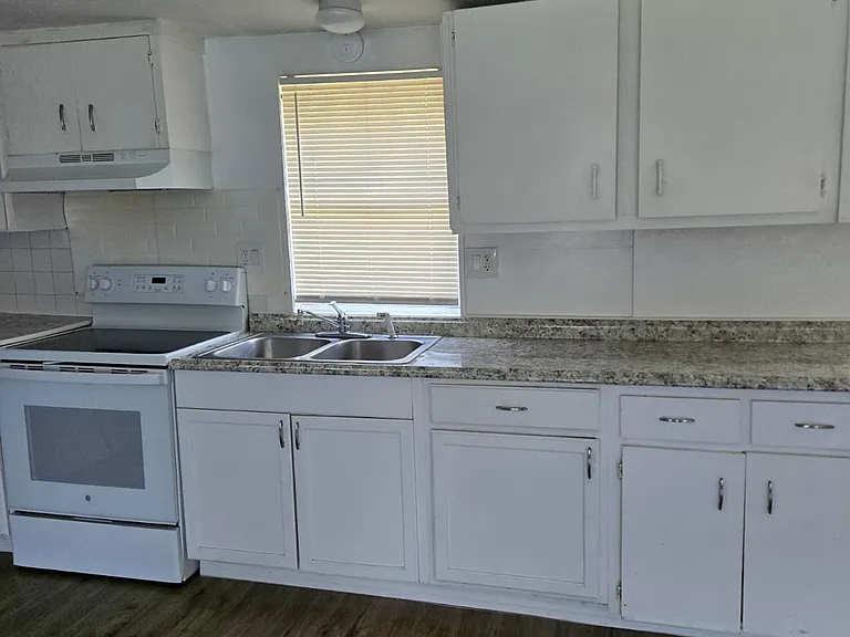 619 Maxanna Ave — Photo 11