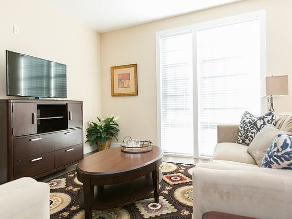 4th image of 1201 S Charles St #72