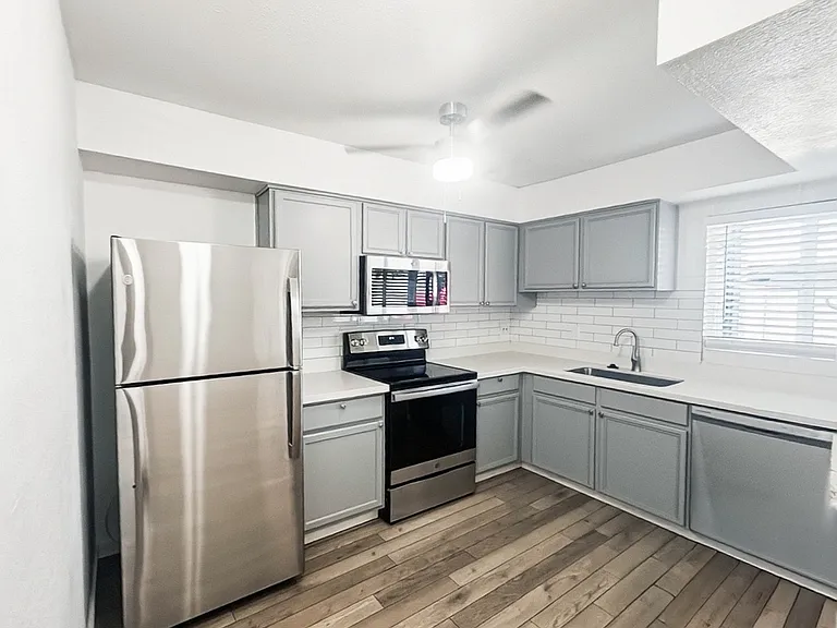 1911 E Amelia Ave #7 — Photo 21