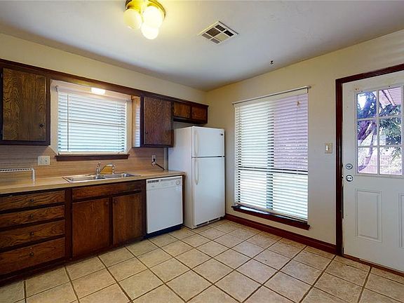 4th image of 314 Vicksburg Ave #316