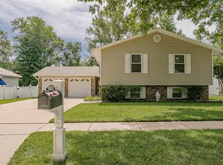12184 Rain Hollow Ct, Maryland Heights, MO 63043