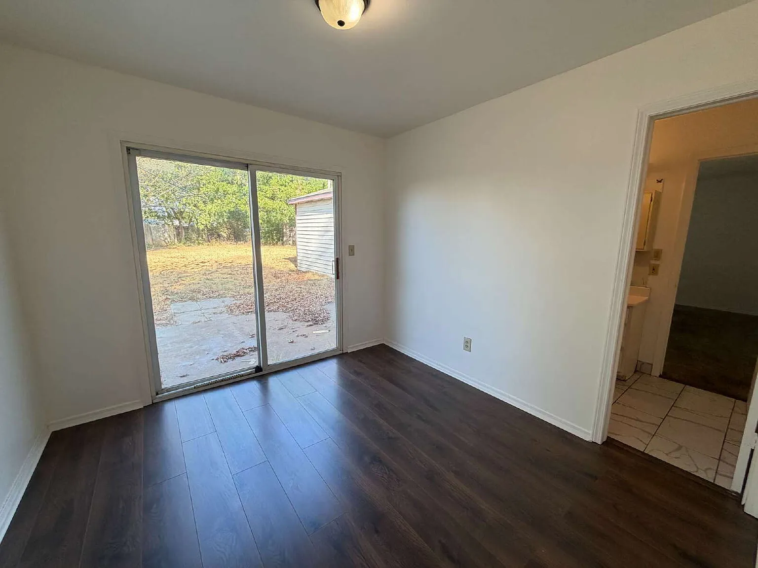 3 bed, 2.0 bath, 1077 sqft, $1,100 — Photo 3