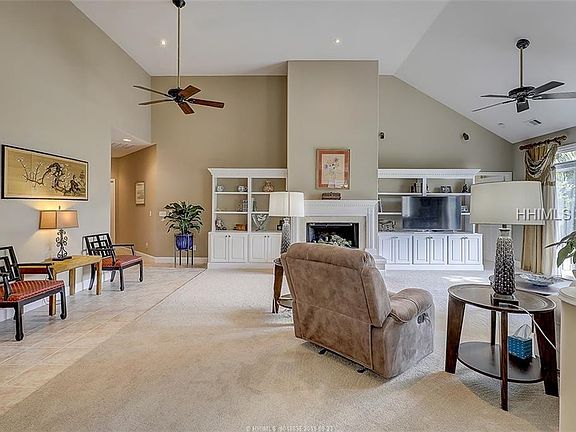 5th image of 41 Royal Pointe Dr