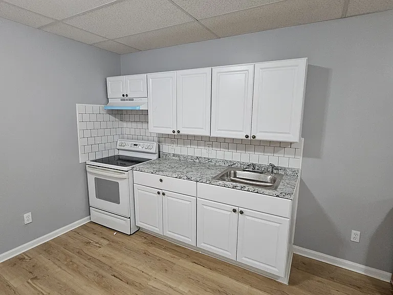 607 W 7th St #1 — Photo 12