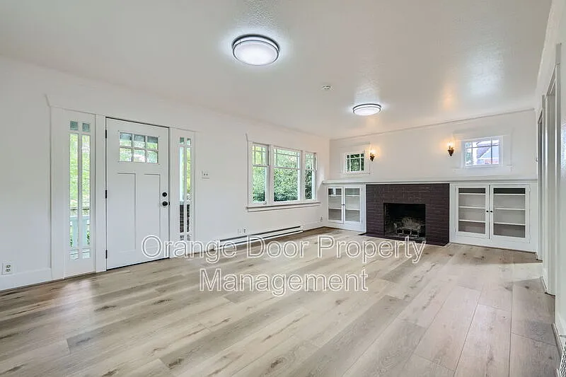2 bed, 1.0 bath, 1000 sqft, $2,200 — Photo 3