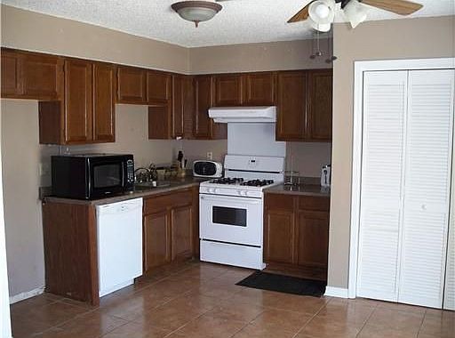 3rd image of 2729 Bayou Lours Ct