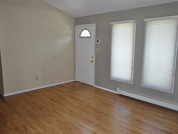 3rd image of 134 Silver St