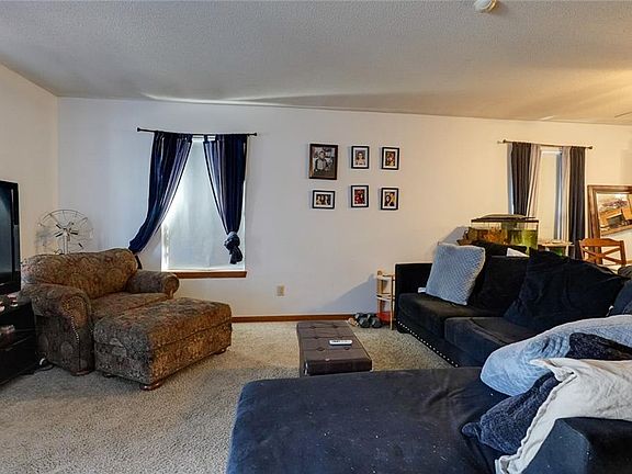 3rd image of 930 S Leslie St