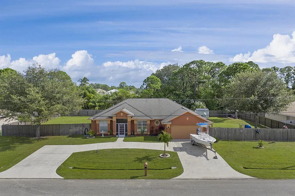 3 bed, 2.0 bath, 1959 sqft, $3,100 — Photo 3