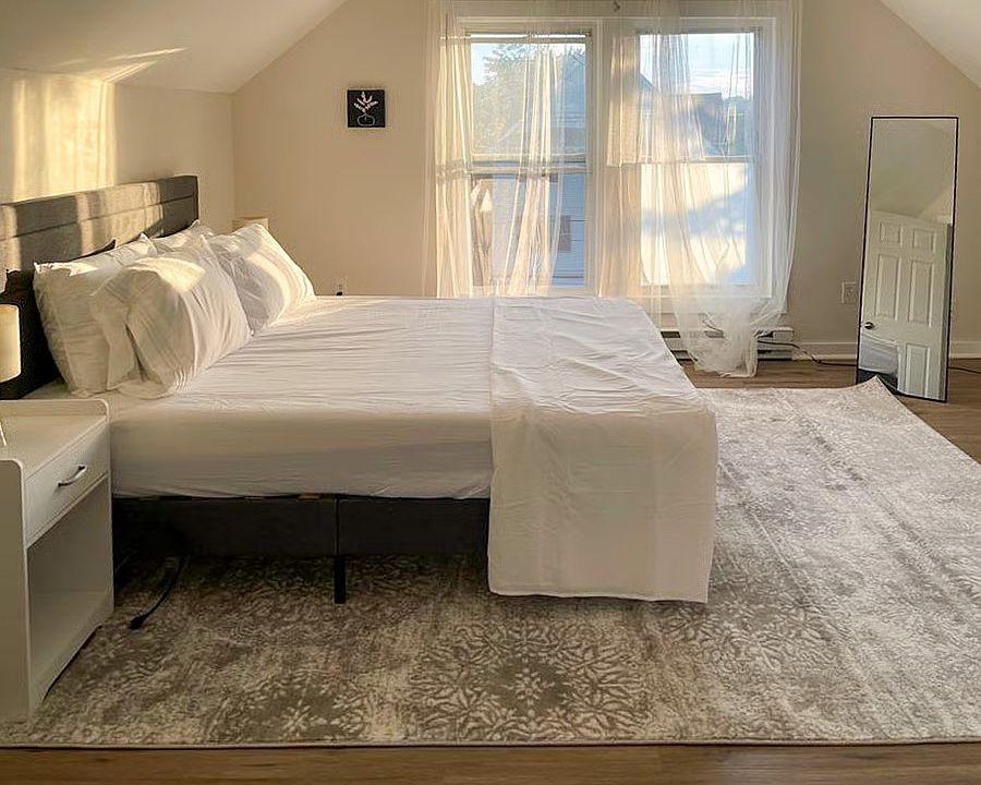 1st image of 565 Stanley St #3