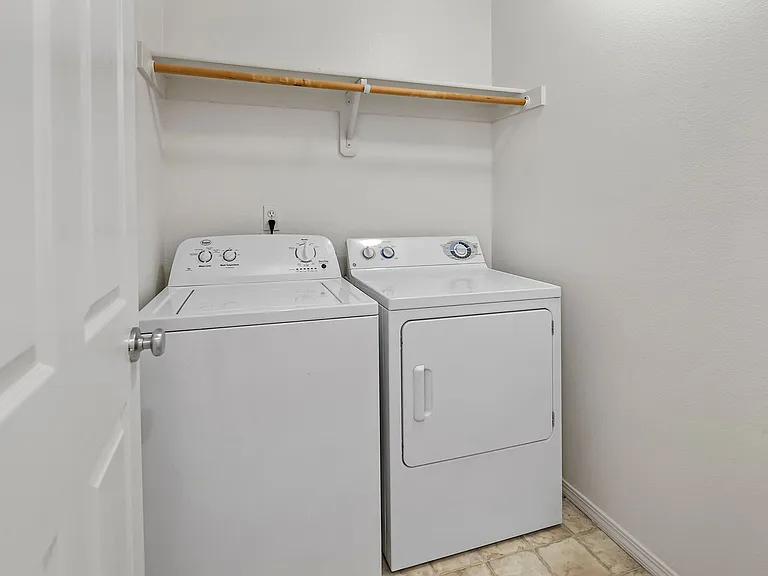 1611 SW San Mateo Ter — Photo 24