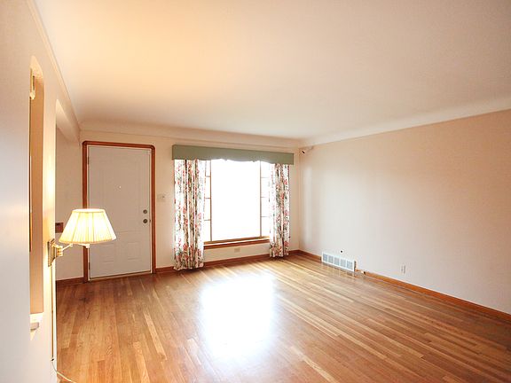 4th image of 6011 Wilber Ave