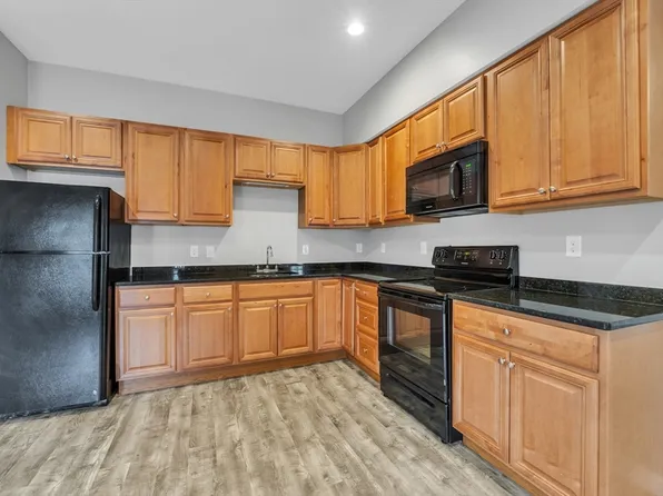 197 Everett St, Southbridge, MA 01550