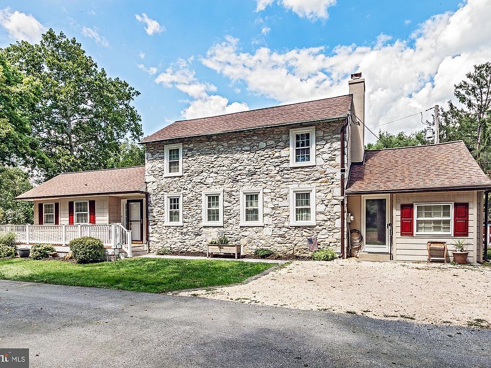 1st image of 331 Quarry Ln