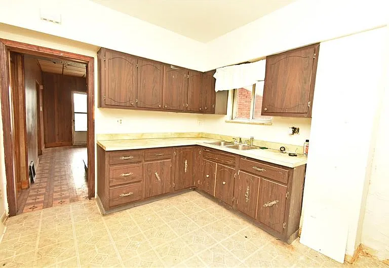 140 Saint Joseph St — Photo 11