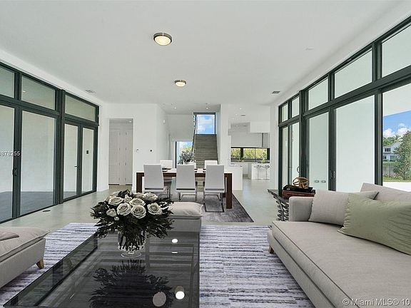 4th image of 16512 Botaniko Dr S
