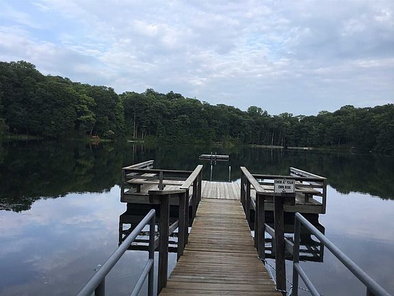 4th image of Lakeview Dr