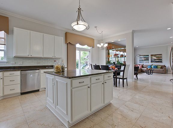 5th image of 246 Colonial Dr