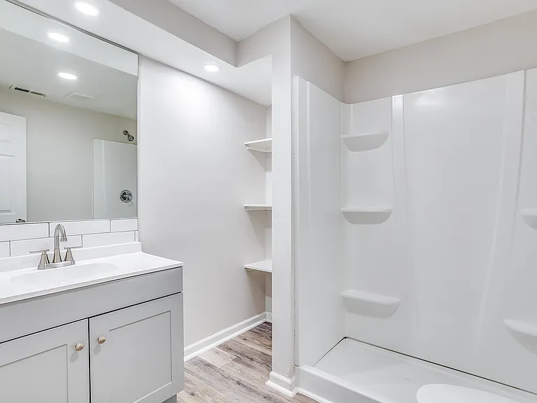 1143 W Dayton Ave — Photo 8