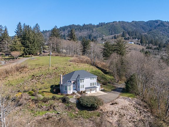 3rd image of 1650 Skyline Dr