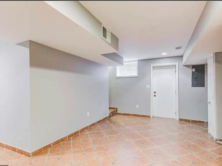 304 Nicole Ln — Photo 16