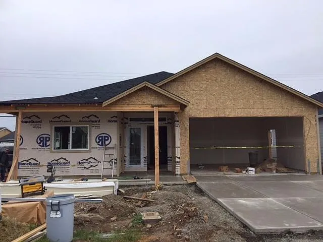 108 Greenview Dr photo 1